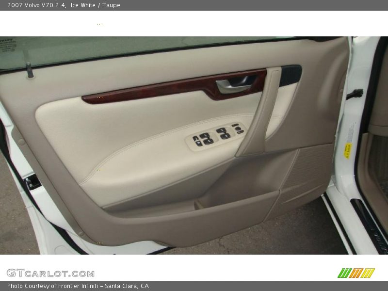 Ice White / Taupe 2007 Volvo V70 2.4