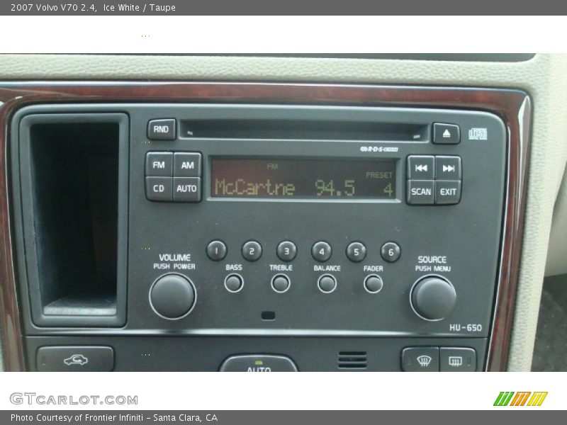 Ice White / Taupe 2007 Volvo V70 2.4