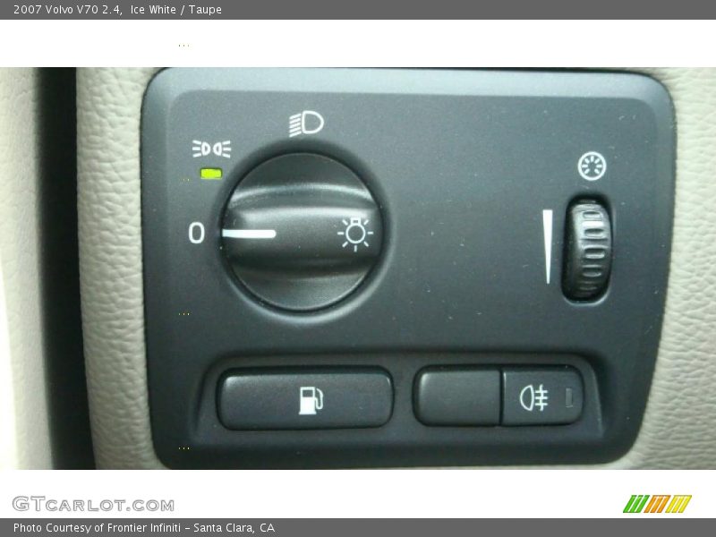 Ice White / Taupe 2007 Volvo V70 2.4