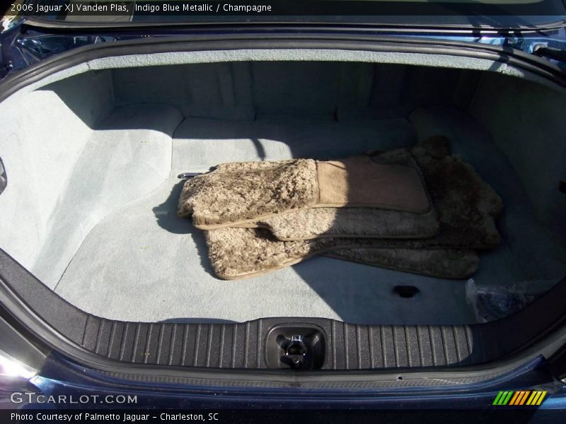 Indigo Blue Metallic / Champagne 2006 Jaguar XJ Vanden Plas