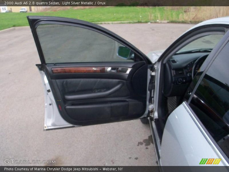 Light Silver Metallic / Onyx 2000 Audi A6 2.8 quattro Sedan