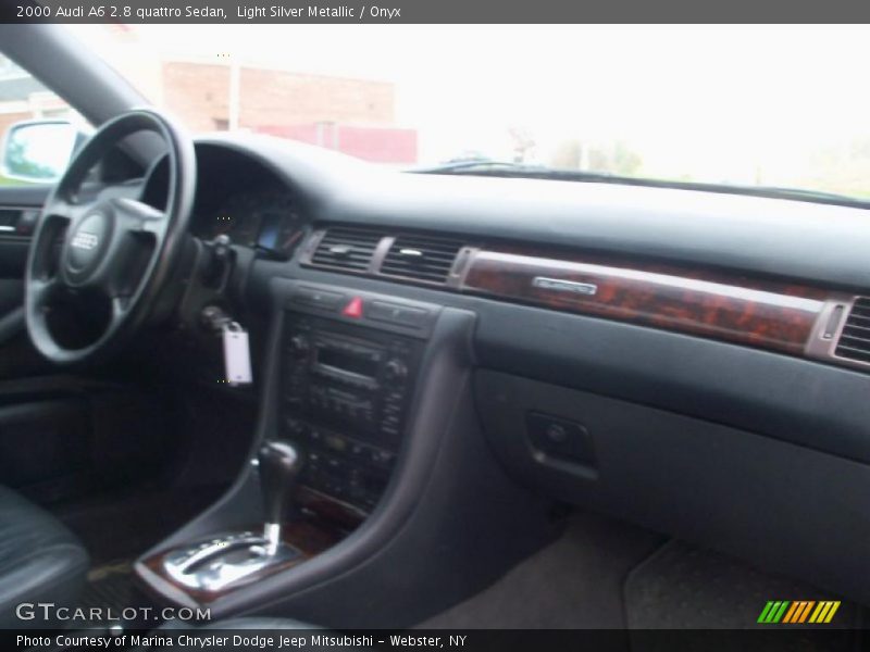 Light Silver Metallic / Onyx 2000 Audi A6 2.8 quattro Sedan