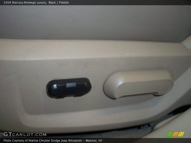Black / Pebble 2006 Mercury Montego Luxury