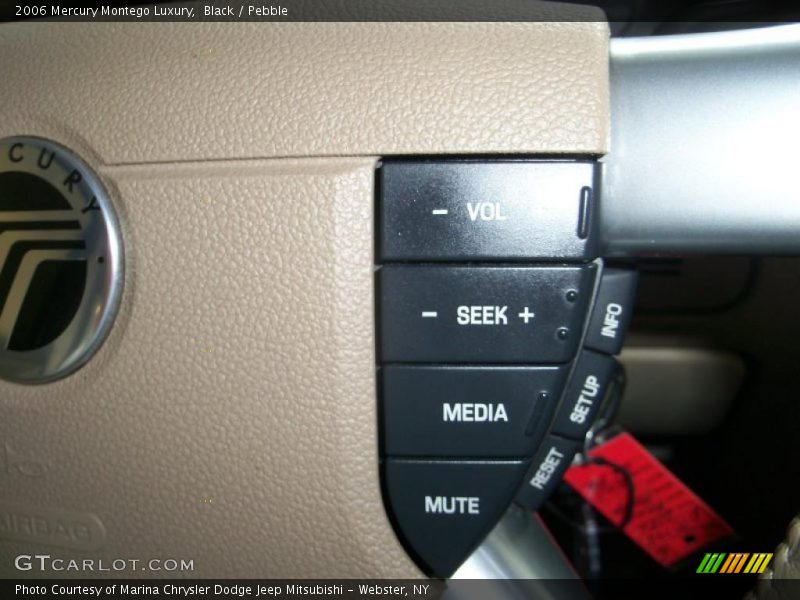 Black / Pebble 2006 Mercury Montego Luxury