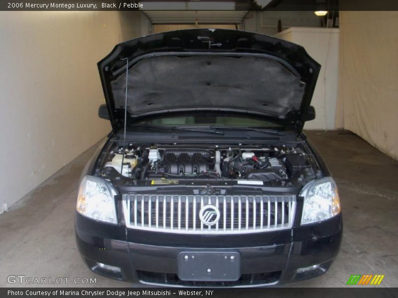 Black / Pebble 2006 Mercury Montego Luxury