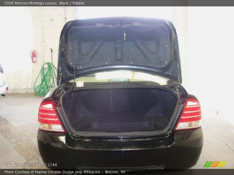 Black / Pebble 2006 Mercury Montego Luxury