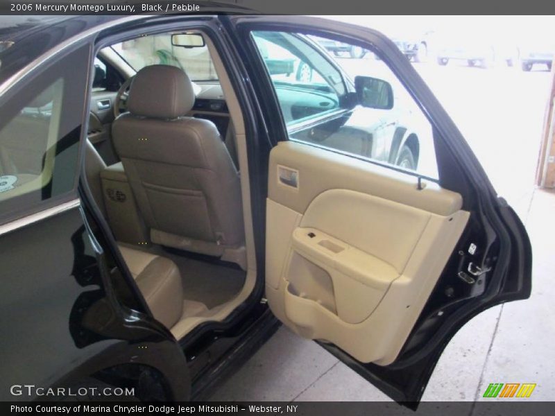 Black / Pebble 2006 Mercury Montego Luxury