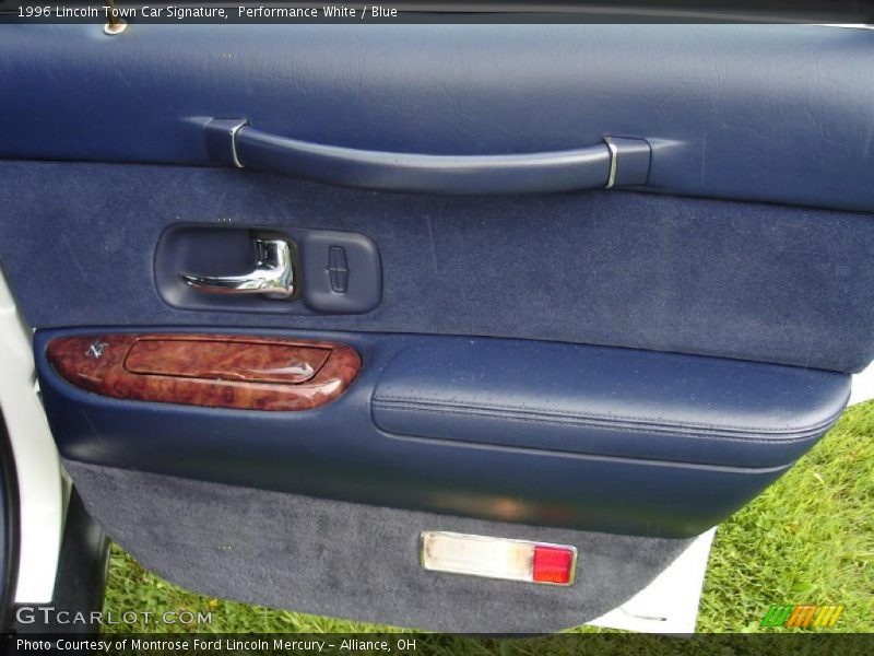 Performance White / Blue 1996 Lincoln Town Car Signature