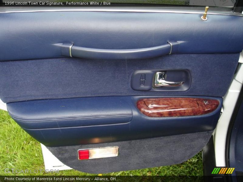 Performance White / Blue 1996 Lincoln Town Car Signature