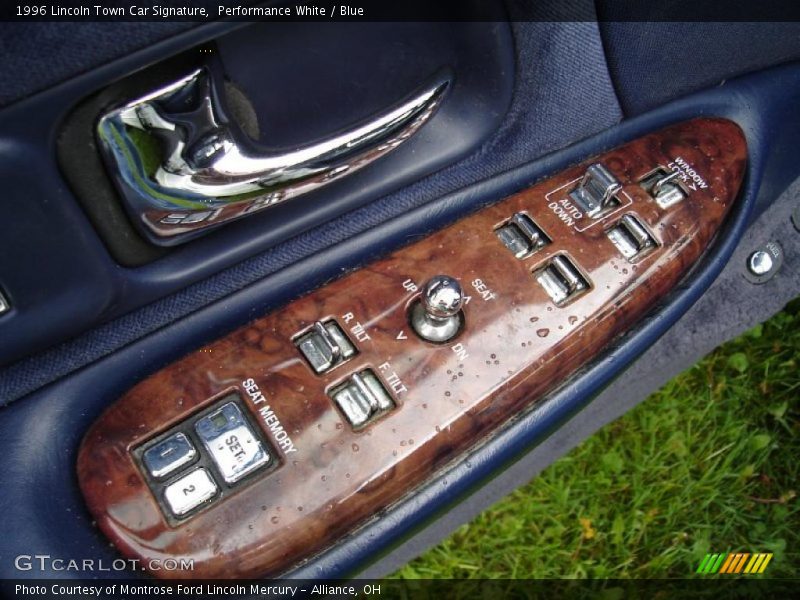 Performance White / Blue 1996 Lincoln Town Car Signature