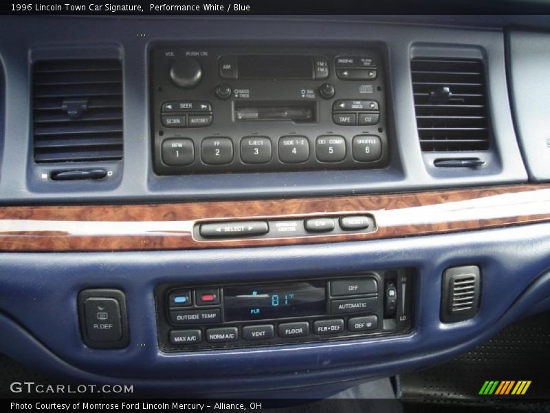 Performance White / Blue 1996 Lincoln Town Car Signature