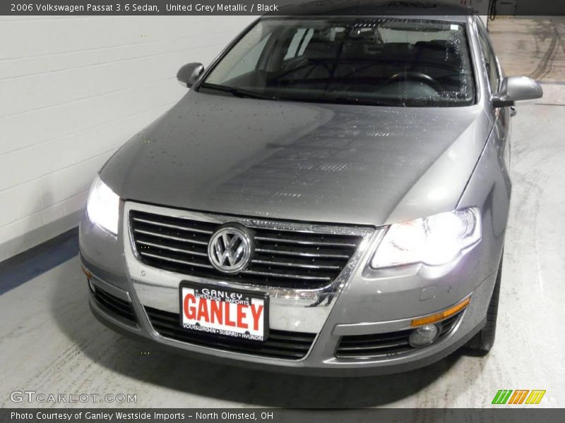 United Grey Metallic / Black 2006 Volkswagen Passat 3.6 Sedan
