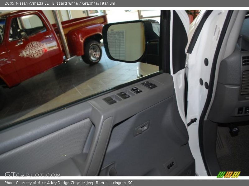 Blizzard White / Graphite/Titanium 2005 Nissan Armada LE