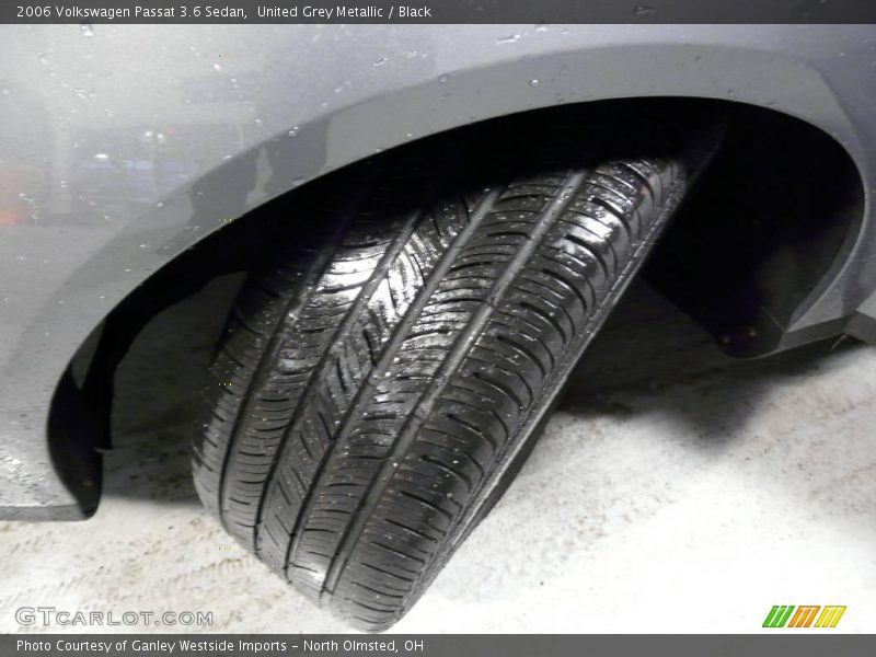 United Grey Metallic / Black 2006 Volkswagen Passat 3.6 Sedan