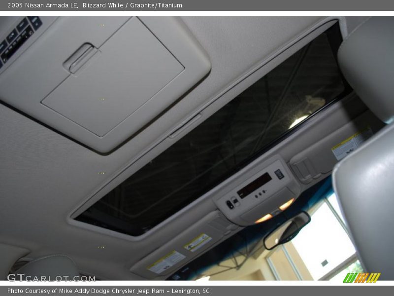 Blizzard White / Graphite/Titanium 2005 Nissan Armada LE
