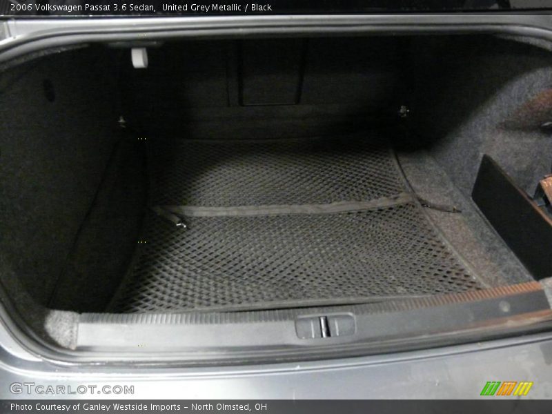 United Grey Metallic / Black 2006 Volkswagen Passat 3.6 Sedan