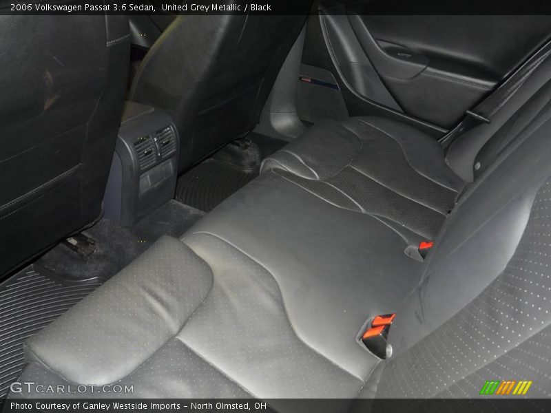 United Grey Metallic / Black 2006 Volkswagen Passat 3.6 Sedan