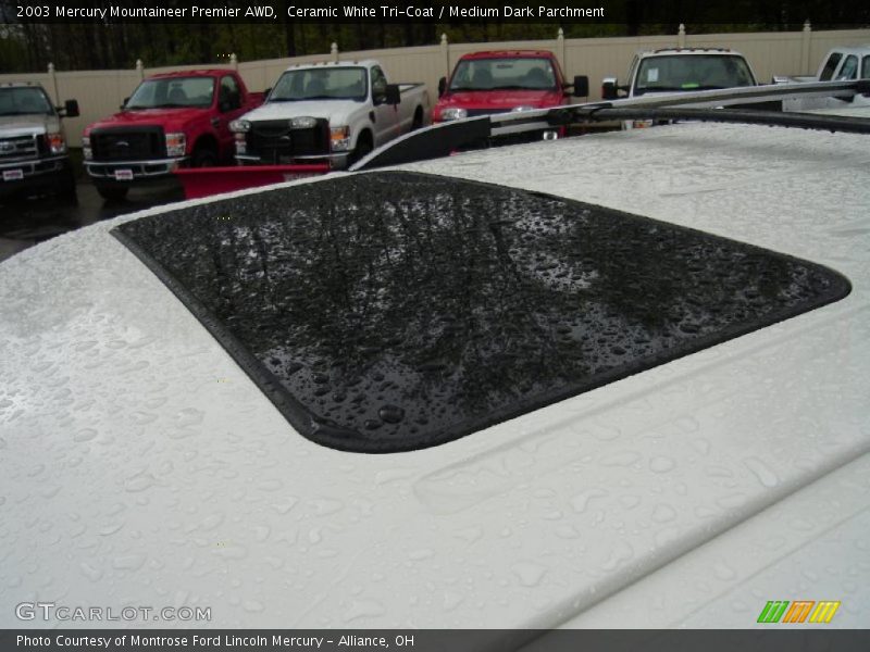 Ceramic White Tri-Coat / Medium Dark Parchment 2003 Mercury Mountaineer Premier AWD