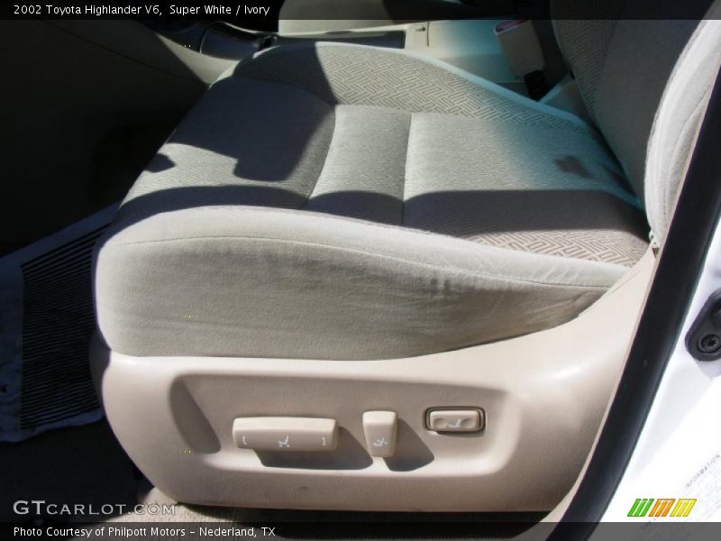 Super White / Ivory 2002 Toyota Highlander V6
