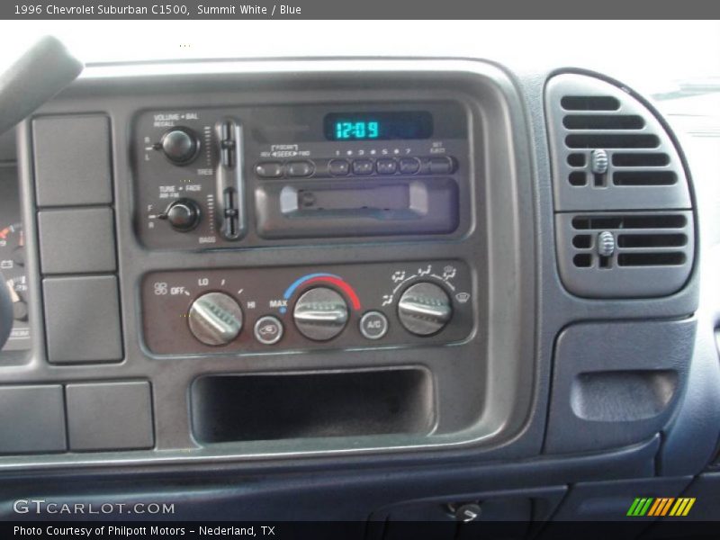 Summit White / Blue 1996 Chevrolet Suburban C1500