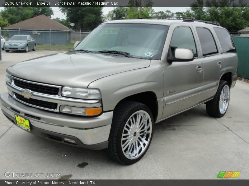 Light Pewter Metallic / Medium Oak 2000 Chevrolet Tahoe LT