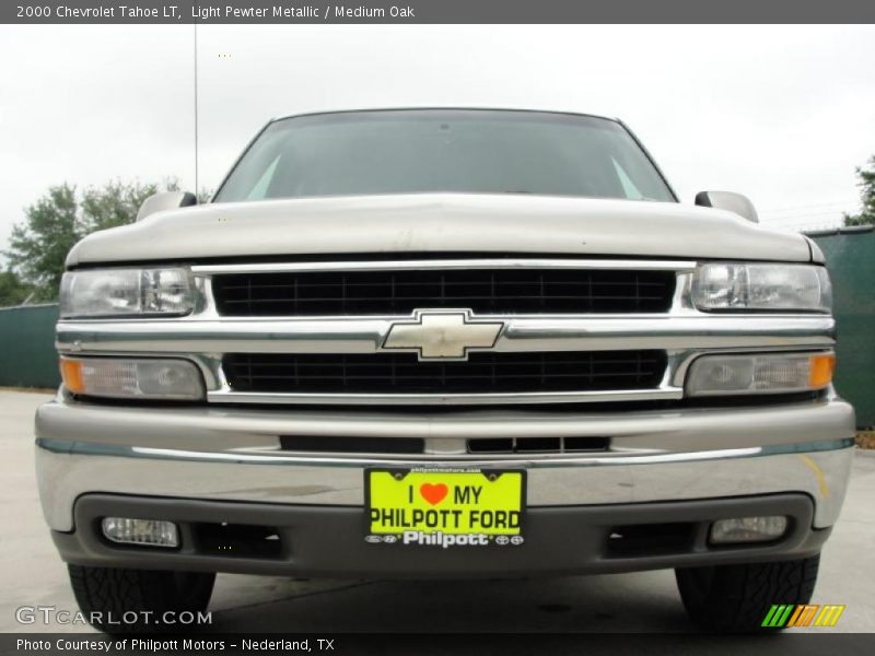 Light Pewter Metallic / Medium Oak 2000 Chevrolet Tahoe LT