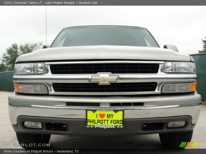 Light Pewter Metallic / Medium Oak 2000 Chevrolet Tahoe LT