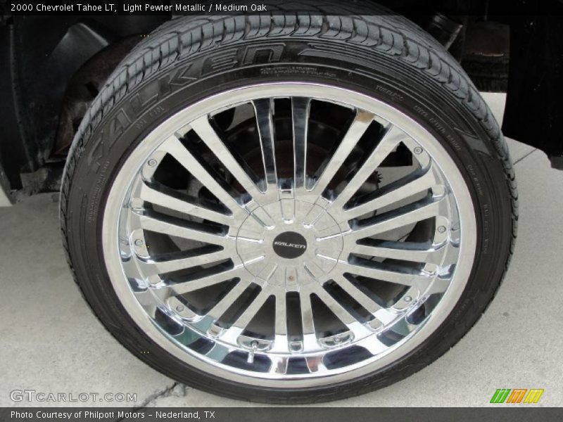 Light Pewter Metallic / Medium Oak 2000 Chevrolet Tahoe LT
