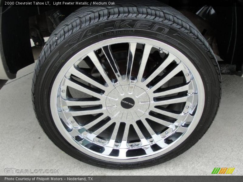 Light Pewter Metallic / Medium Oak 2000 Chevrolet Tahoe LT