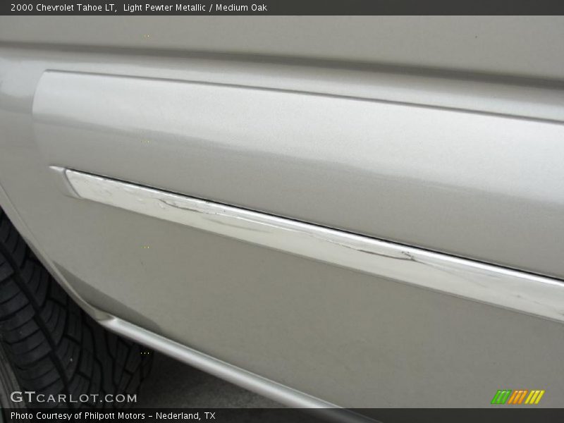 Light Pewter Metallic / Medium Oak 2000 Chevrolet Tahoe LT