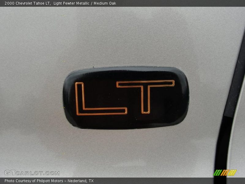 Light Pewter Metallic / Medium Oak 2000 Chevrolet Tahoe LT