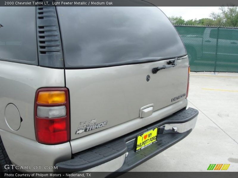 Light Pewter Metallic / Medium Oak 2000 Chevrolet Tahoe LT