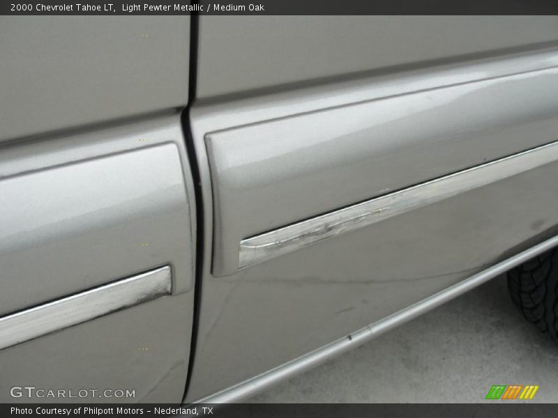 Light Pewter Metallic / Medium Oak 2000 Chevrolet Tahoe LT
