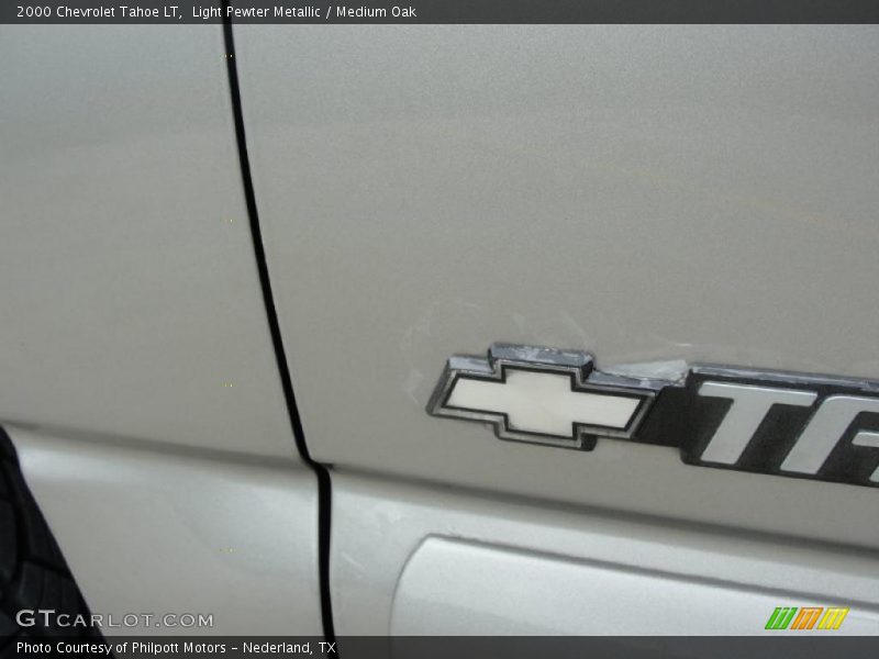 Light Pewter Metallic / Medium Oak 2000 Chevrolet Tahoe LT