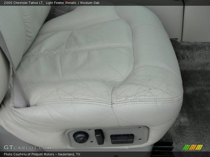 Light Pewter Metallic / Medium Oak 2000 Chevrolet Tahoe LT