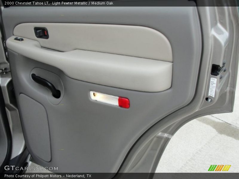 Light Pewter Metallic / Medium Oak 2000 Chevrolet Tahoe LT