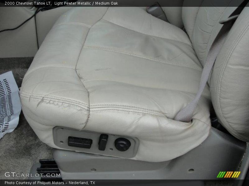 Light Pewter Metallic / Medium Oak 2000 Chevrolet Tahoe LT
