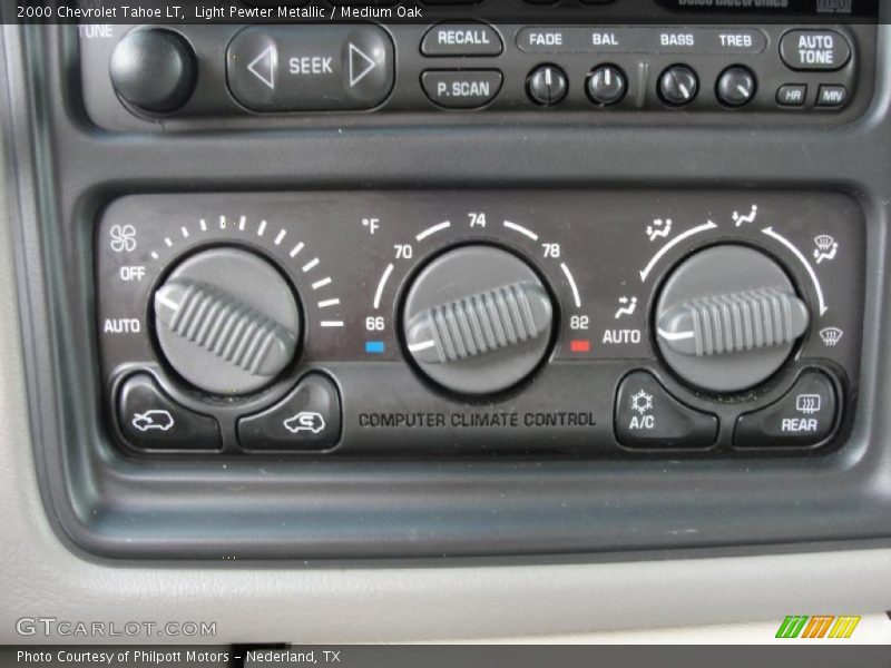 Light Pewter Metallic / Medium Oak 2000 Chevrolet Tahoe LT