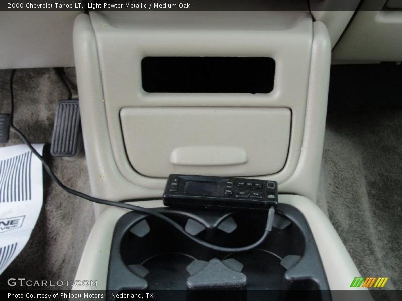 Light Pewter Metallic / Medium Oak 2000 Chevrolet Tahoe LT