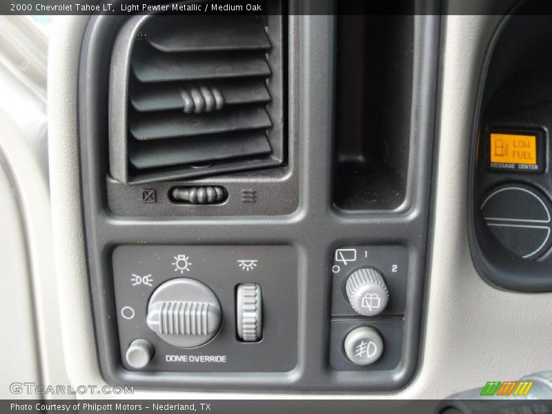 Light Pewter Metallic / Medium Oak 2000 Chevrolet Tahoe LT