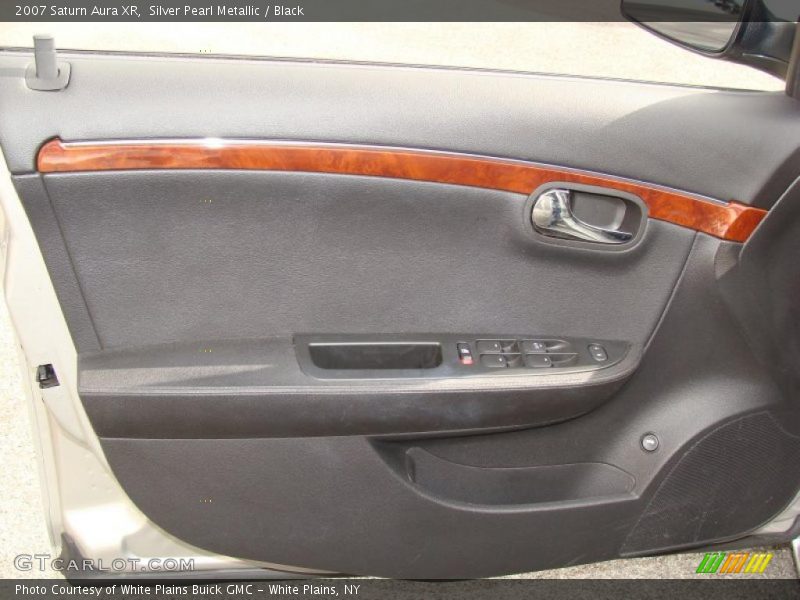 Silver Pearl Metallic / Black 2007 Saturn Aura XR