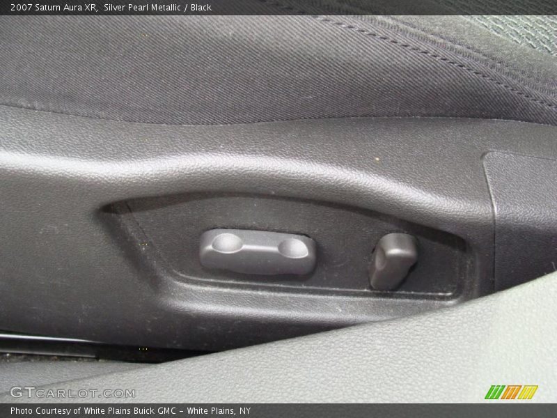 Silver Pearl Metallic / Black 2007 Saturn Aura XR