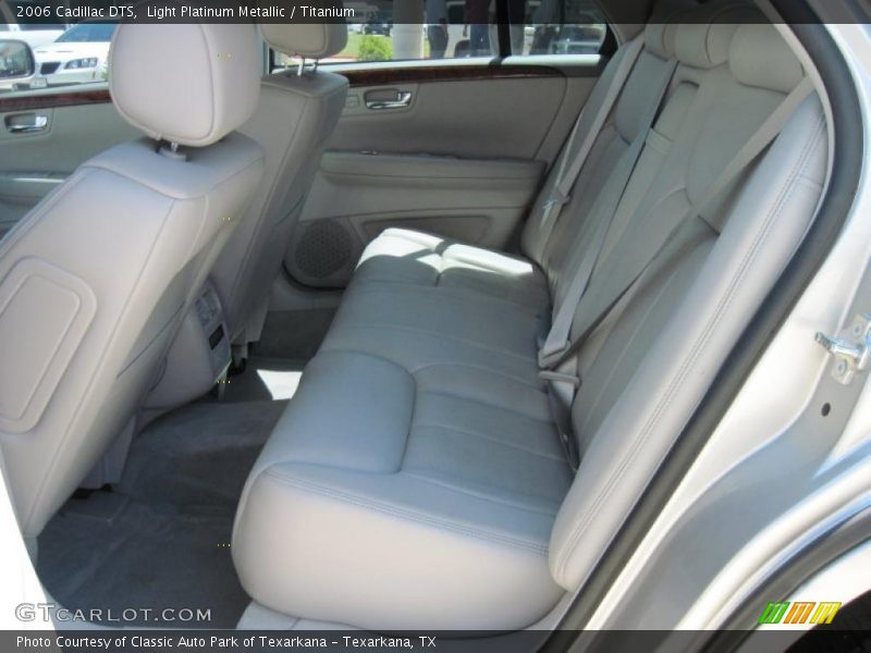 Light Platinum Metallic / Titanium 2006 Cadillac DTS