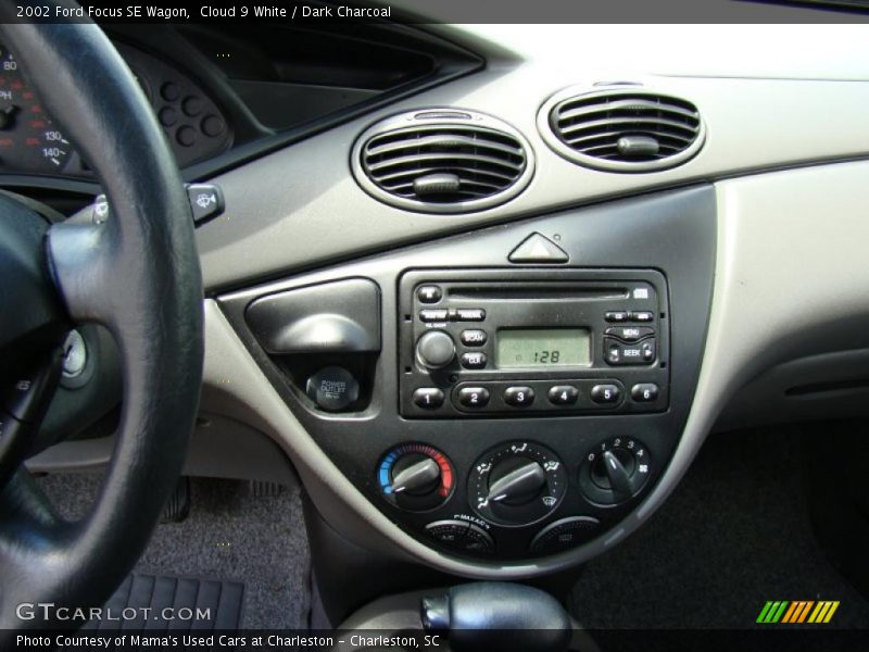 Cloud 9 White / Dark Charcoal 2002 Ford Focus SE Wagon