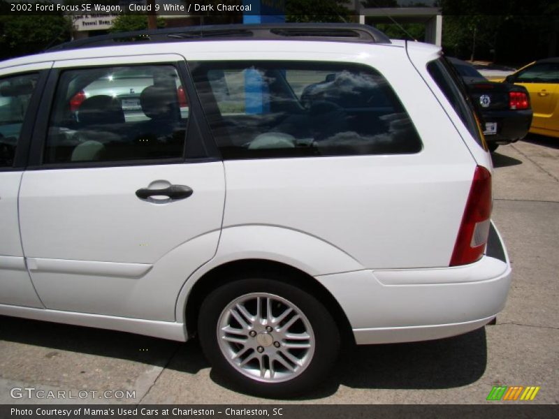 Cloud 9 White / Dark Charcoal 2002 Ford Focus SE Wagon