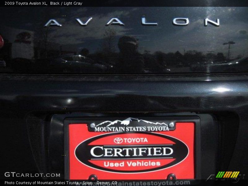 Black / Light Gray 2009 Toyota Avalon XL