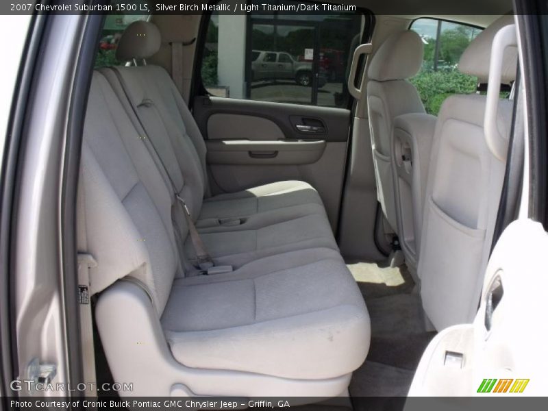 Silver Birch Metallic / Light Titanium/Dark Titanium 2007 Chevrolet Suburban 1500 LS