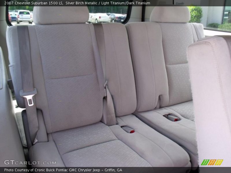 Silver Birch Metallic / Light Titanium/Dark Titanium 2007 Chevrolet Suburban 1500 LS