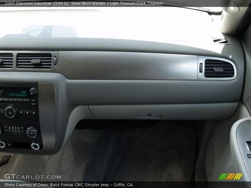Silver Birch Metallic / Light Titanium/Dark Titanium 2007 Chevrolet Suburban 1500 LS