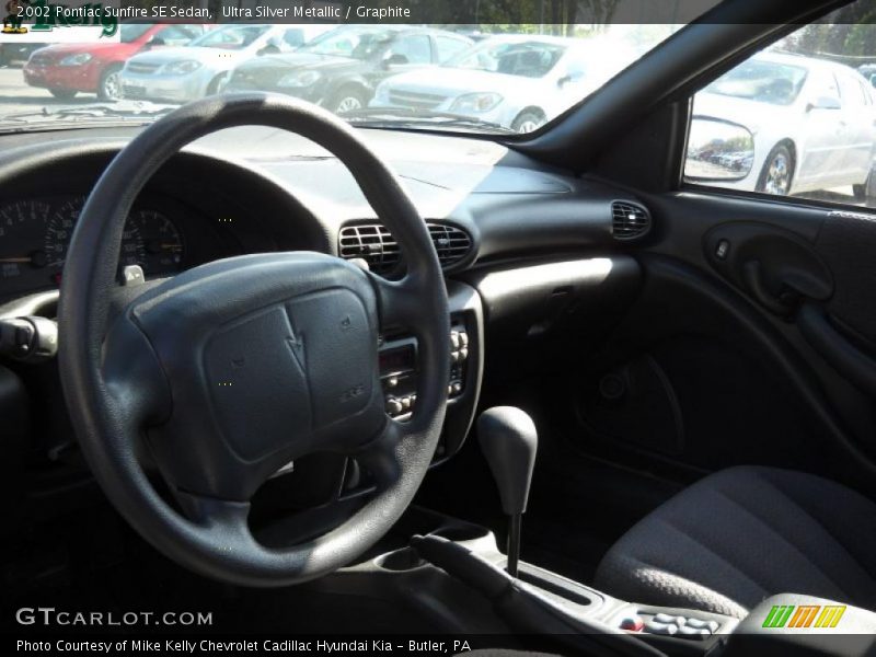 Ultra Silver Metallic / Graphite 2002 Pontiac Sunfire SE Sedan